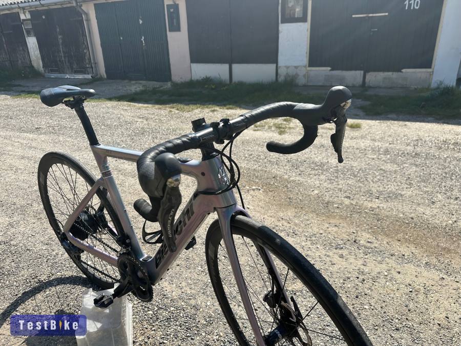 Bianchi aria eroad elektromos országúti karbon 