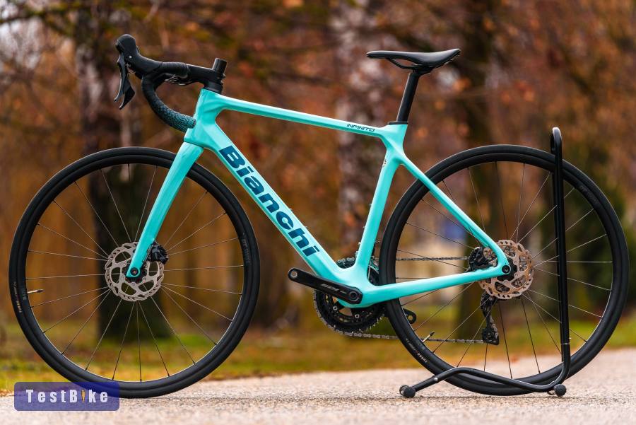 Bianchi Infinito Disc 2025 (53) karbon országúti kerékpár