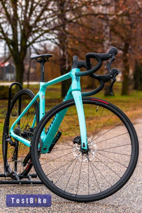 Bianchi Infinito Disc 2025 (53) karbon országúti kerékpár