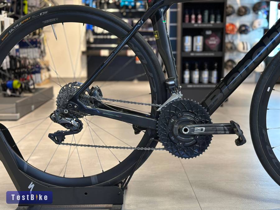 Bianchi Oltre XR3 karbon Di2 Wattmérő