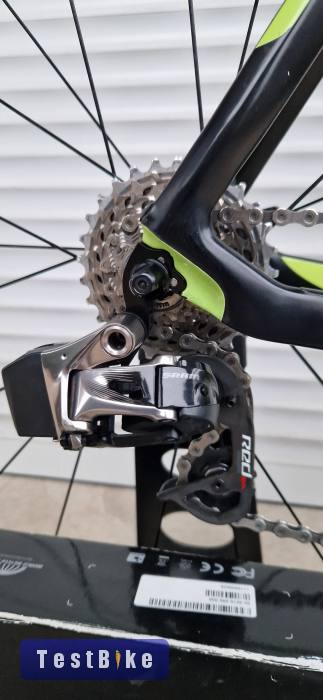 Bianchi Oltre XR4 Sram ETap váltás, Fulcrum Racing Speed