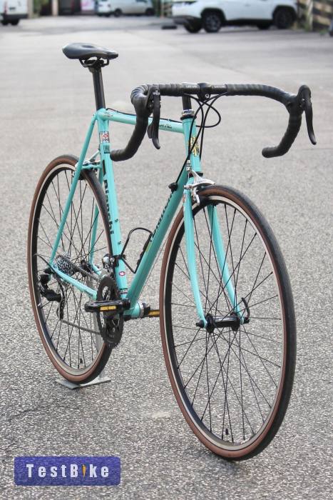 Bianchi celeste országúti, szinte új,max 500 km-et van benne