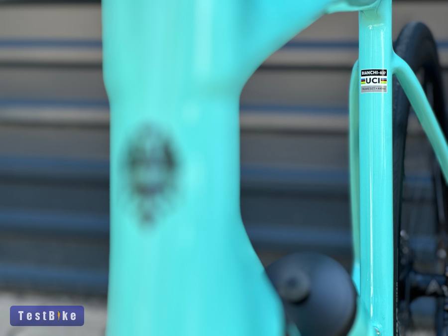 Bianchi Specialissima Ultegra 8170 DI2 Carbon kerék 