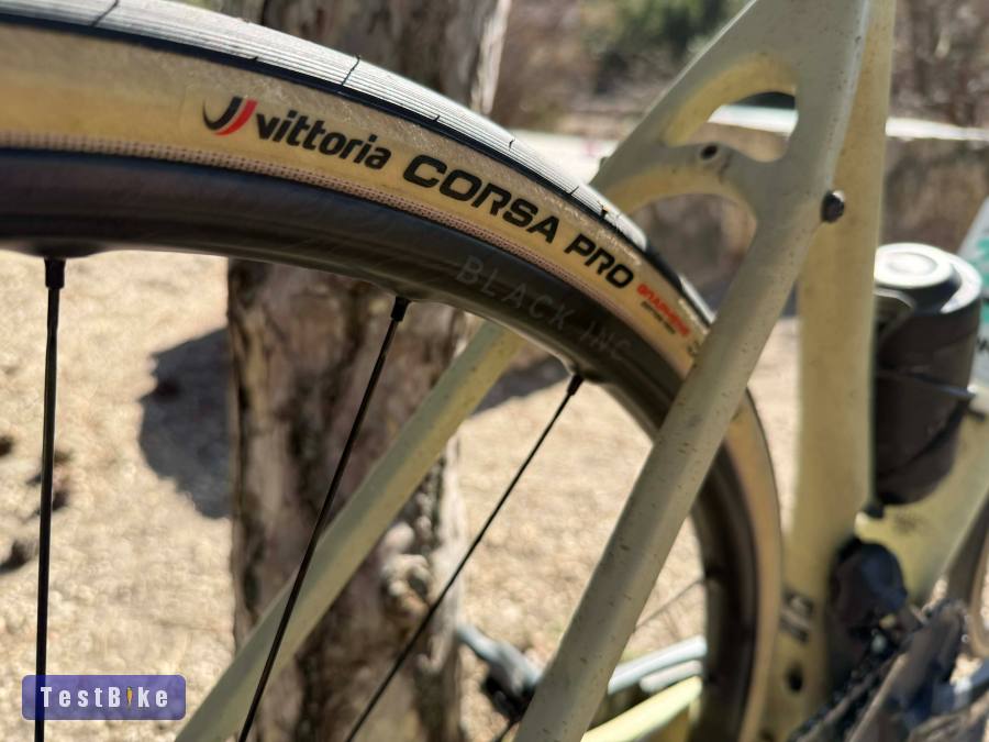 Black Inc Twenty karbon tárcsafékes kerékszett 1230gr 