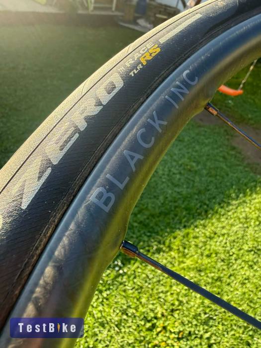 Black Inc Twenty karbon tárcsafékes kerékszett 1230gr 