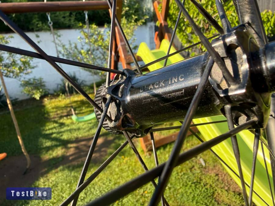 Black Inc Twenty karbon tárcsafékes kerékszett 1230gr 