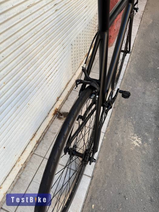 BLB Viper L-es(55) vázra épített single speed kerékpár