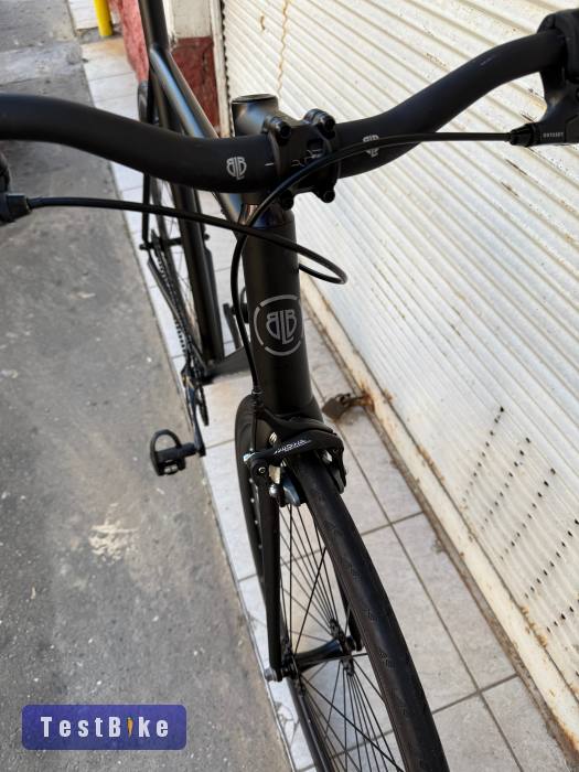 BLB Viper L-es(55) vázra épített single speed kerékpár