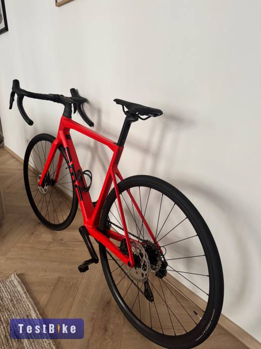 BMC 2026 BMC Teammachine SLR Three 105 DI2 Országúti Shimano