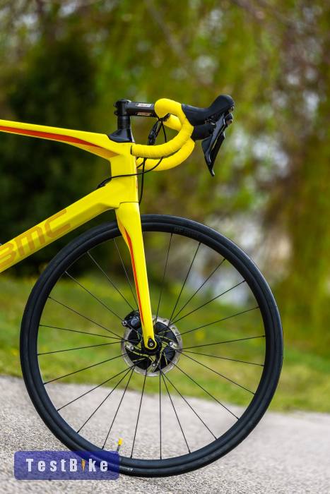 BMC Roadmachine 02 (56) karbon országúti kerékpár