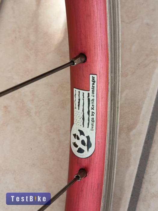 Bontrager 26 -os MTB első kerék, jó állapotú Vintage darab. 