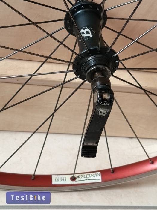 Bontrager 26 -os MTB első kerék, jó állapotú Vintage darab. 