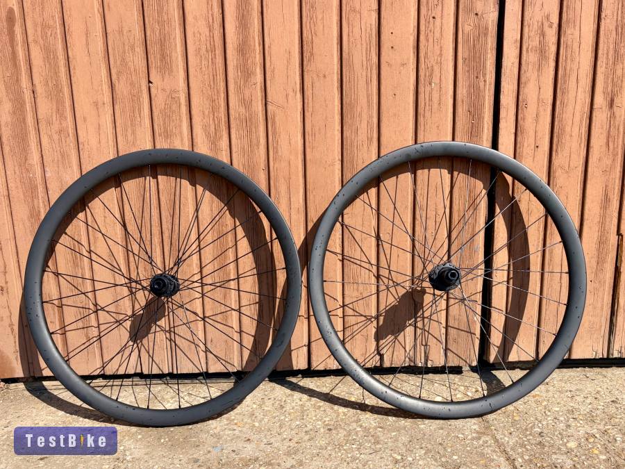 Bontrager Aeolus Elite 35, OCLV Carbon kerék