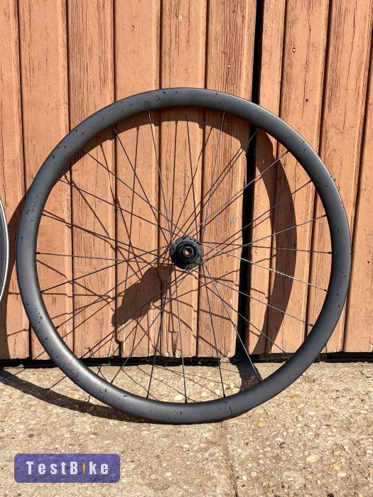 Bontrager Aeolus Elite 35, OCLV Carbon kerék