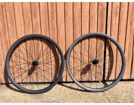 Bontrager Aeolus Elite 35, OCLV Carbon kerék