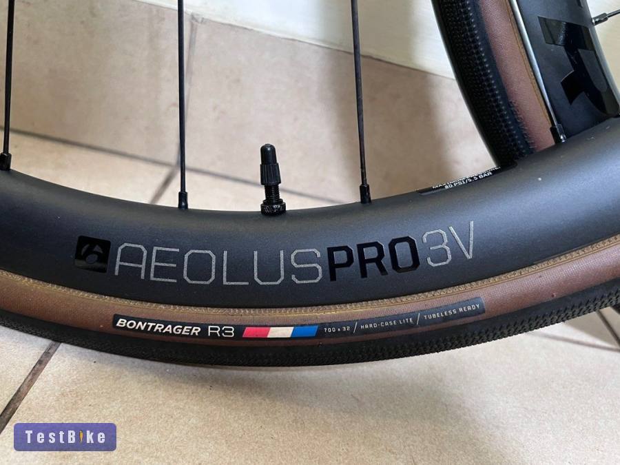 Bontrager Aeolus Pro 3V Disc karbon gravel/országúti kerekek