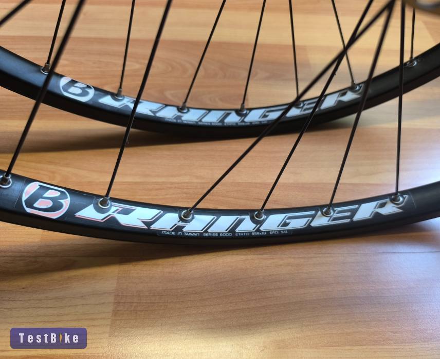 Bontrager felnis Shimano agyas 26"-os tárcsafékes kerekek