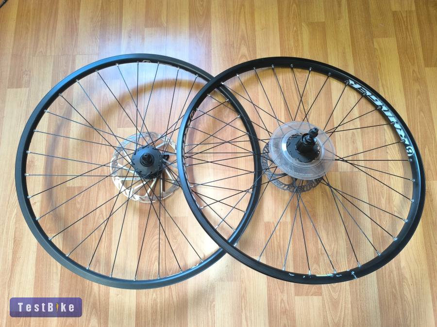 Bontrager felnis Shimano agyas 26"-os tárcsafékes kerekek