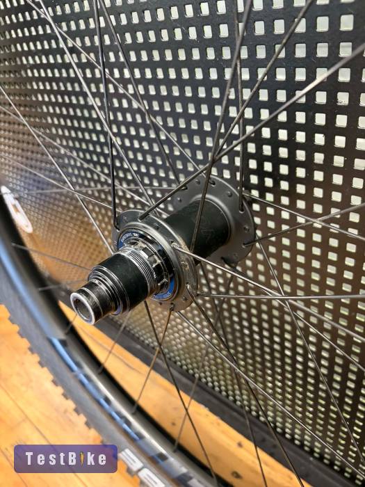 Bontrager Line Elite 30 Mullet Karbon kerékszett