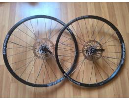 Bontrager Race Disc Tubeles 26"-os kerekek