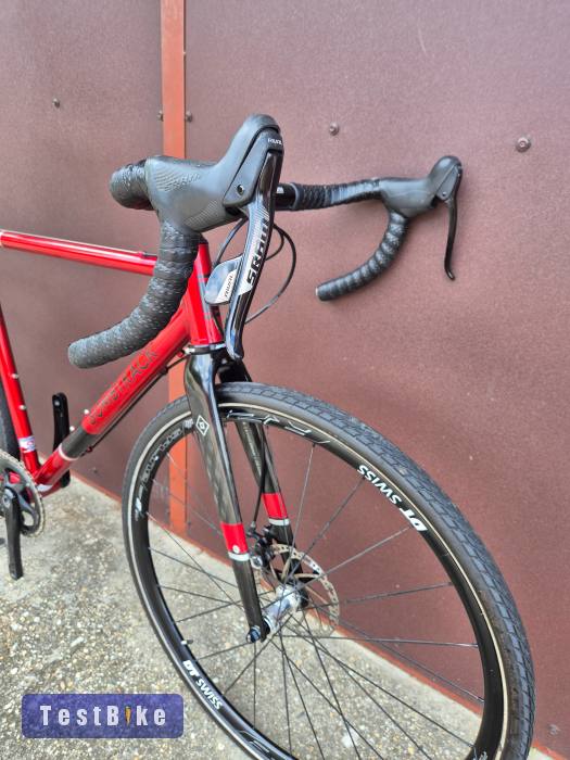 Bombtrack Hook 2 Acél-Carbon Gravel.  1x11 Sram. Dt Swiss.