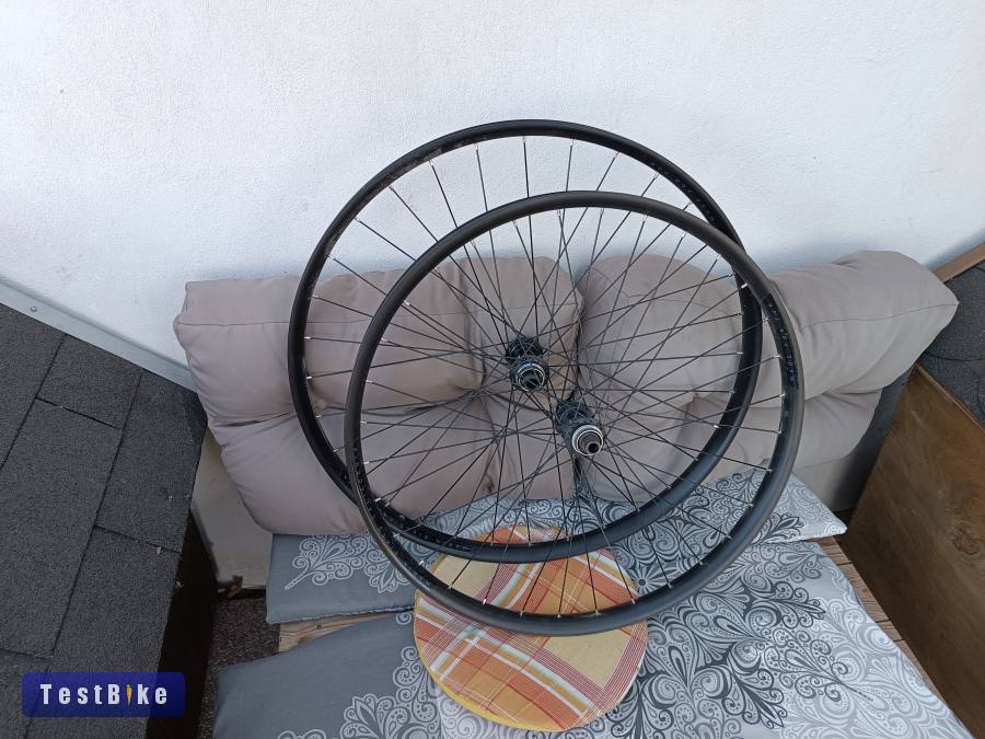 Foglalva! Boost mullet kerékszett Marin