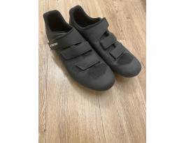 Btwin 500 országúti cipő méret 45, 28,5 cm stoplival