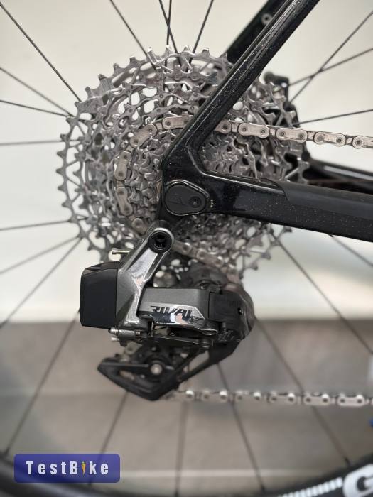 Canyon Grail karbon gravel rival AXS