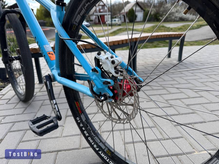 Canyon vázra épitett dirt / street / pump bringa