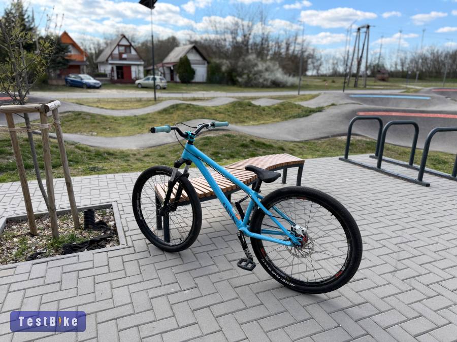 Canyon vázra épitett dirt / street / pump bringa