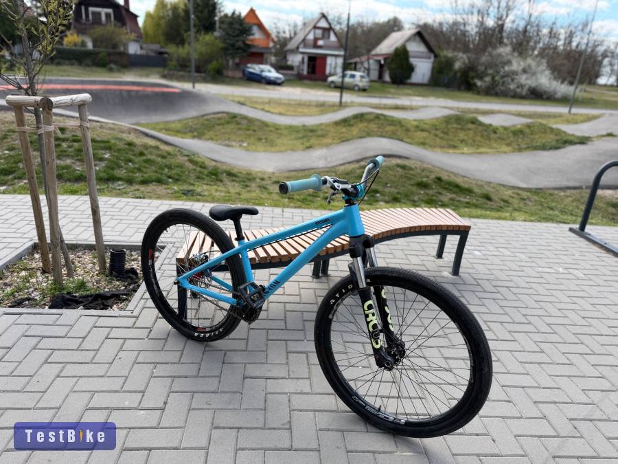 Canyon vázra épitett dirt / street / pump bringa