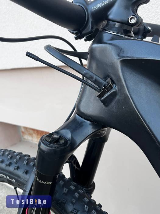 Carbon XC MTB kerékpár