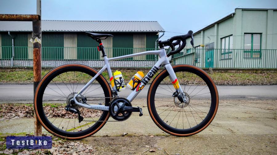 Cinelli Superstar Disc 2023 Full karbon, Ultegra Di2 52-es