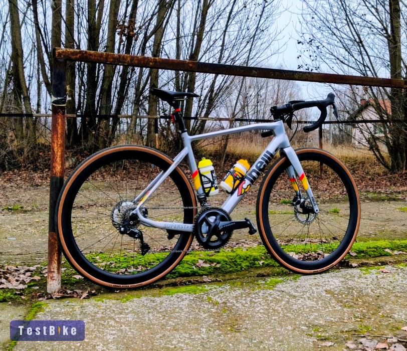 Cinelli Superstar Disc 2023 Full karbon, Ultegra Di2 52-es