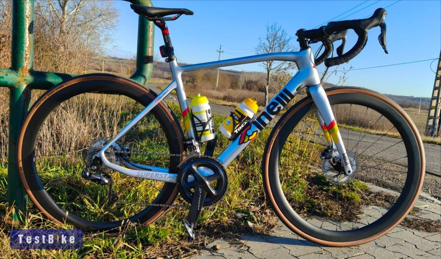 Cinelli Superstar Disc 2023 Full karbon, Ultegra Di2 52-es