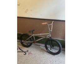 Colony Sweetooth 21” vázra épített freeco bmx