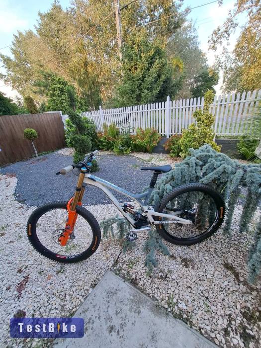 Commencal Supreme V4 