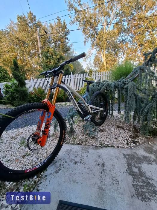 Commencal Supreme V4 