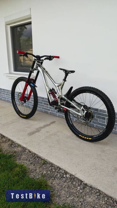 Commencal Supreme V4 m-méret mullet