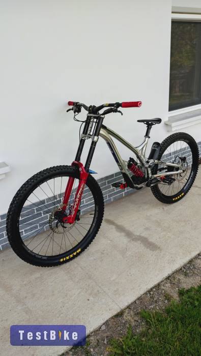 Commencal Supreme V4 m-méret mullet