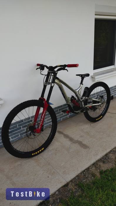 Commencal Supreme V4 m-méret mullet