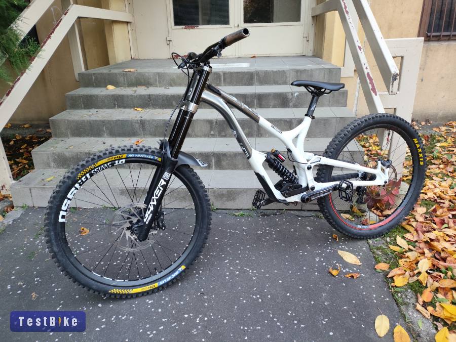 Commencal supreme v4.4