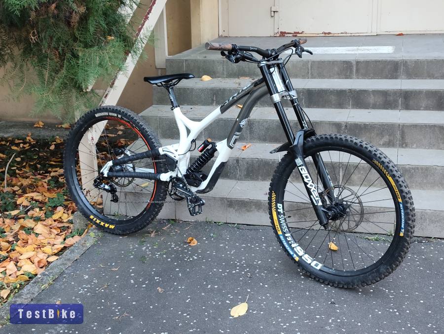 Commencal supreme v4.4