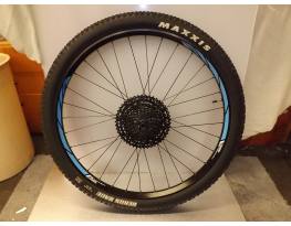 Concept 27,5 átütőtengelyes, tárcsás hátsó kerék.