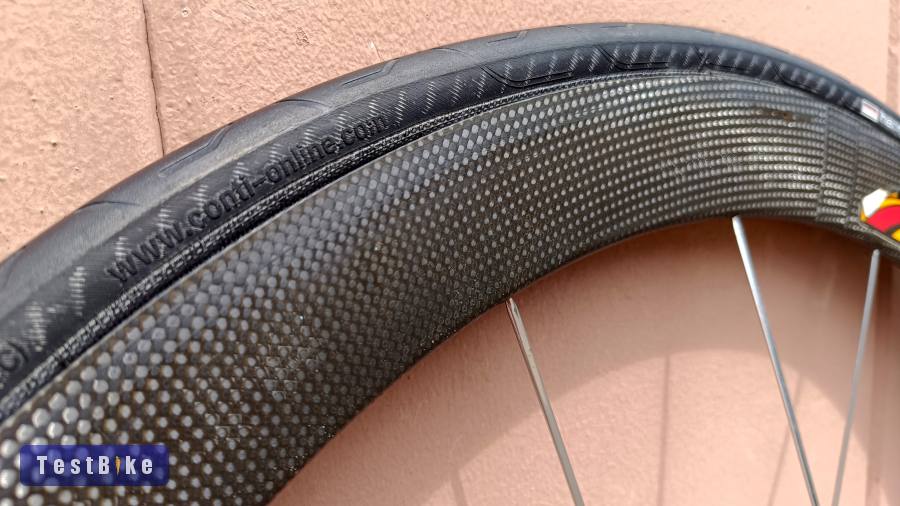 Corina karbon országúti kerékpár első kerék