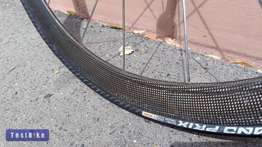 Corina karbon országúti kerékpár első kerék