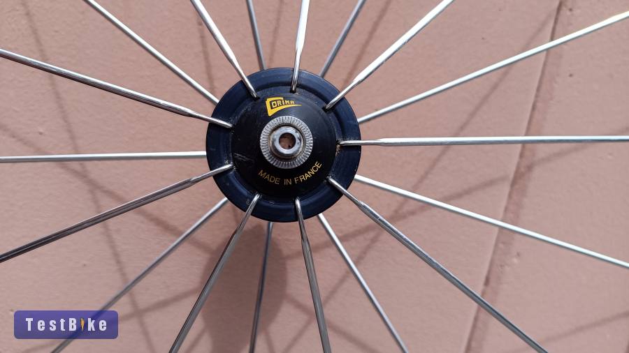 Corina karbon országúti kerékpár első kerék