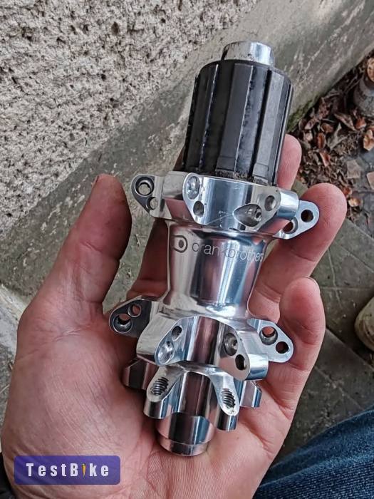 CrankBrothers átütős hátsó agy 142mm