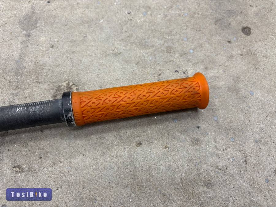 Crankbrothers dh kormány Propain bilincses markolattal