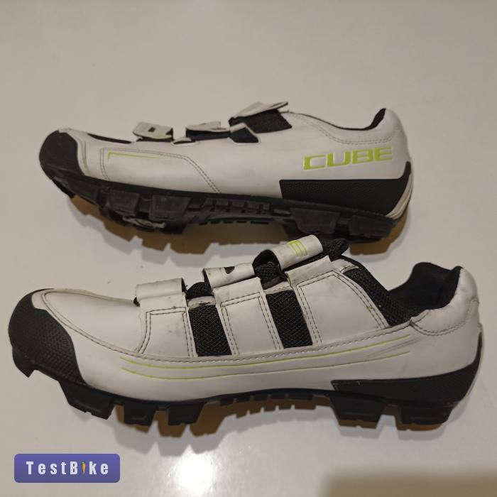 Cube 46 cipő 